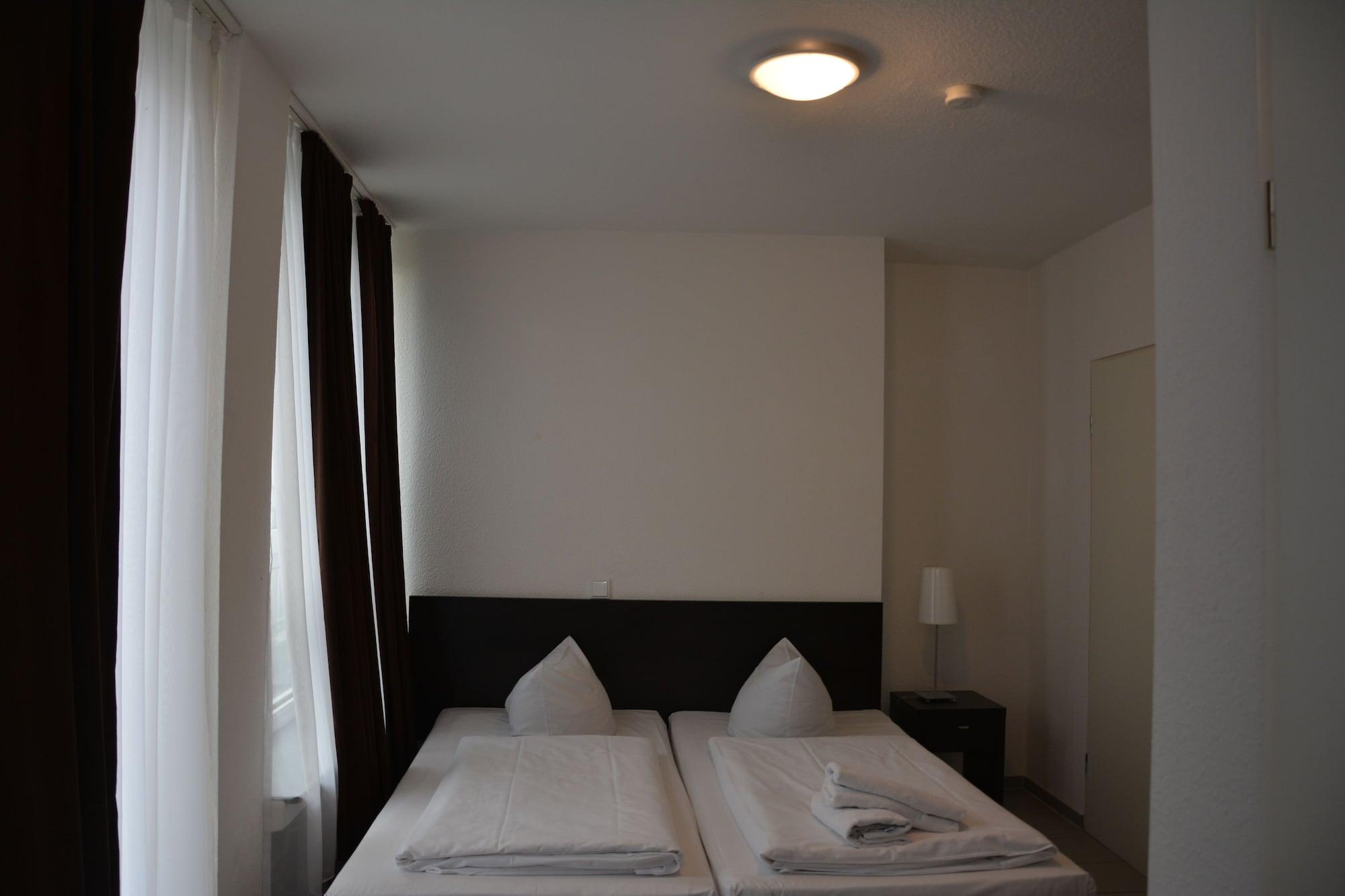 Mosel Hotel Франкфурт на Майн Екстериор снимка
