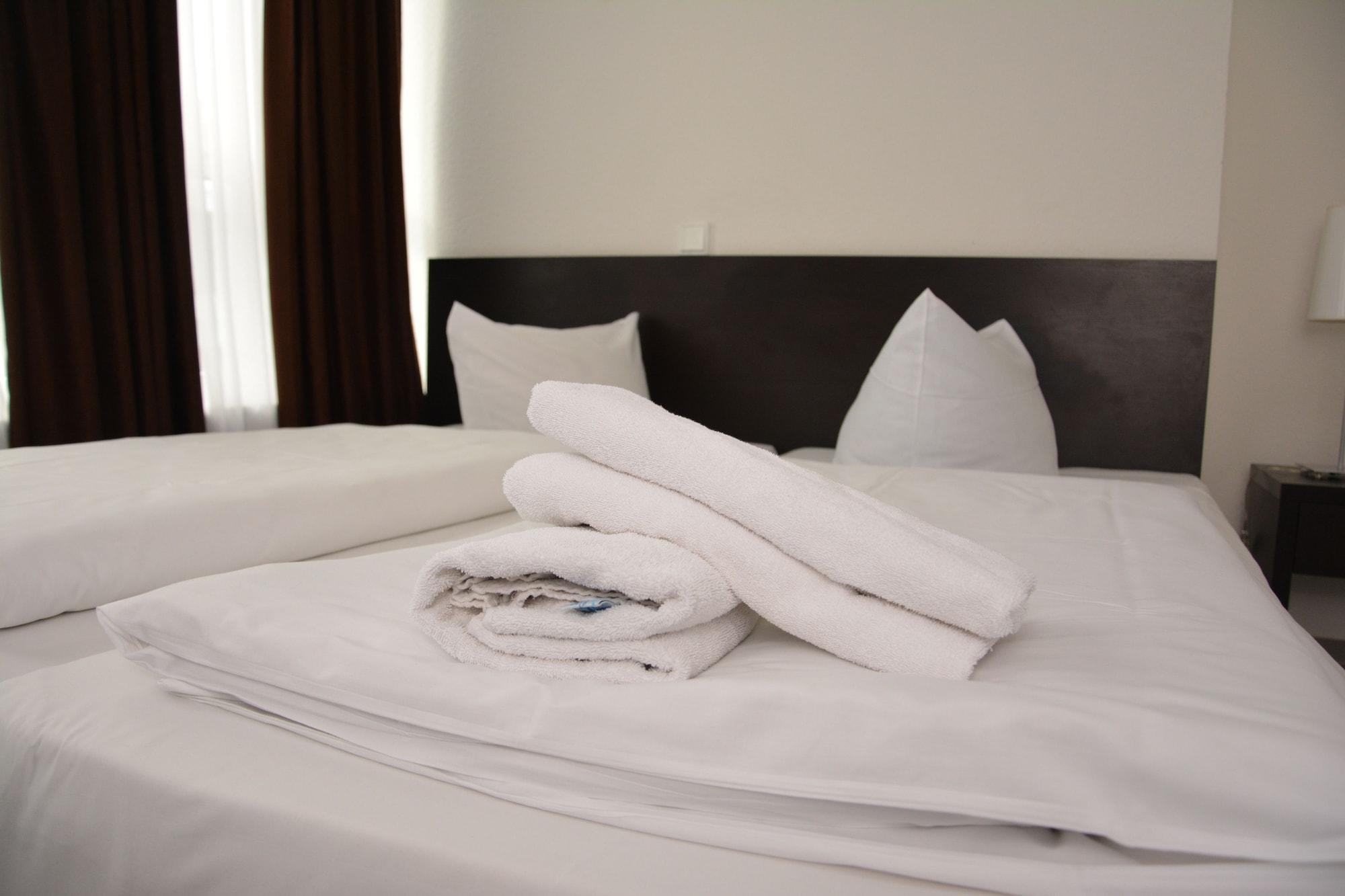 Mosel Hotel Франкфурт на Майн Екстериор снимка