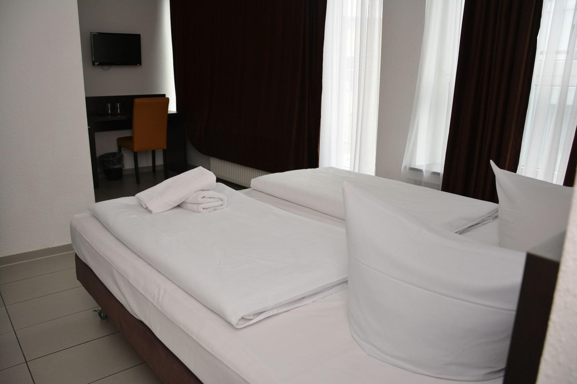 Mosel Hotel Франкфурт на Майн Екстериор снимка