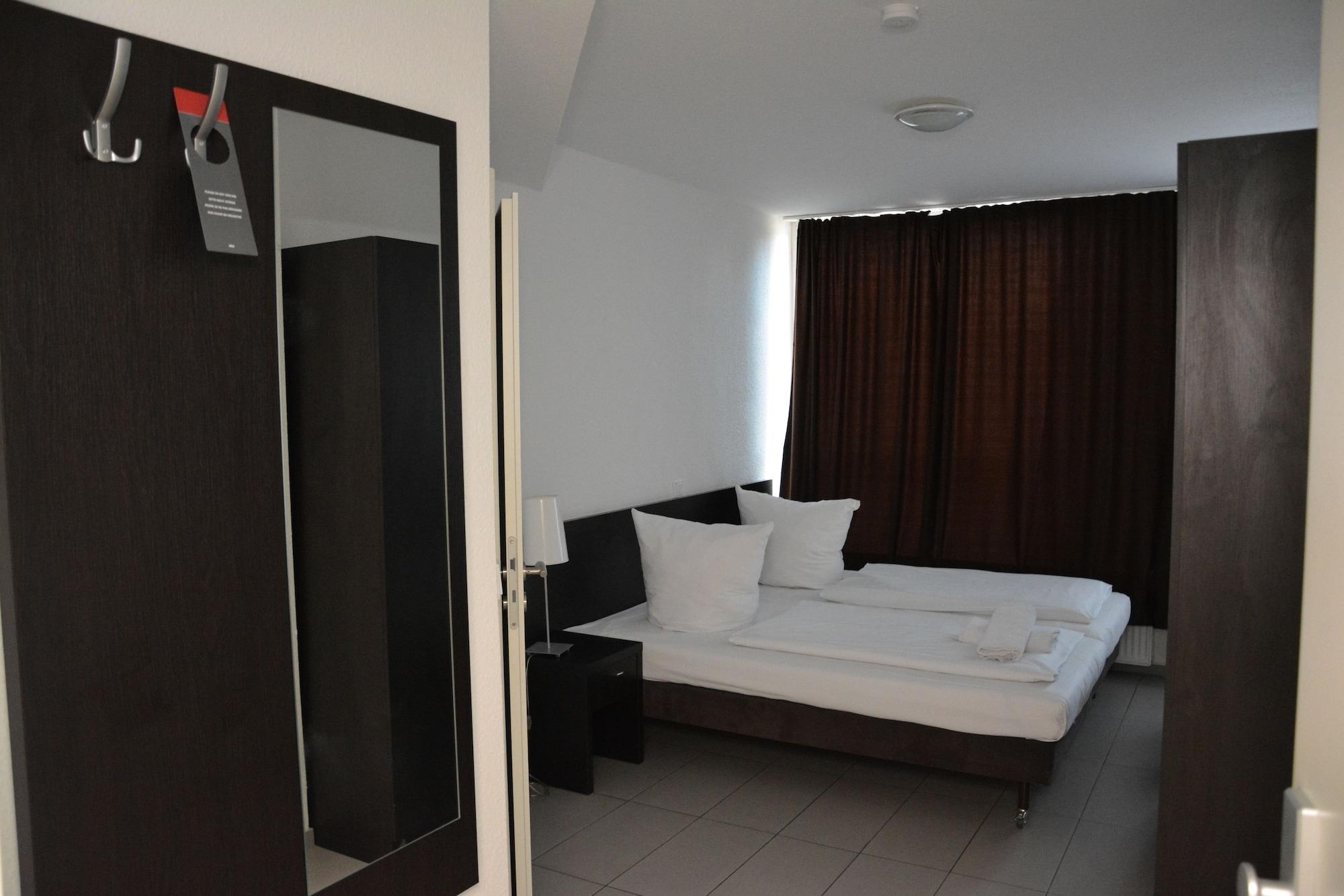 Mosel Hotel Франкфурт на Майн Екстериор снимка