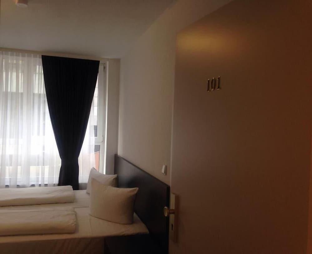 Mosel Hotel Франкфурт на Майн Екстериор снимка