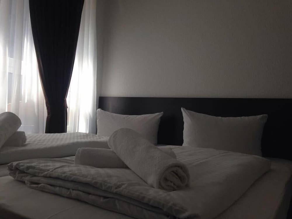 Mosel Hotel Франкфурт на Майн Екстериор снимка