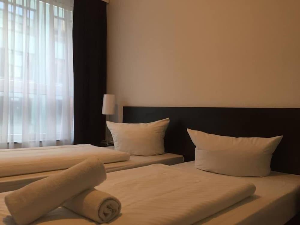 Mosel Hotel Франкфурт на Майн Екстериор снимка