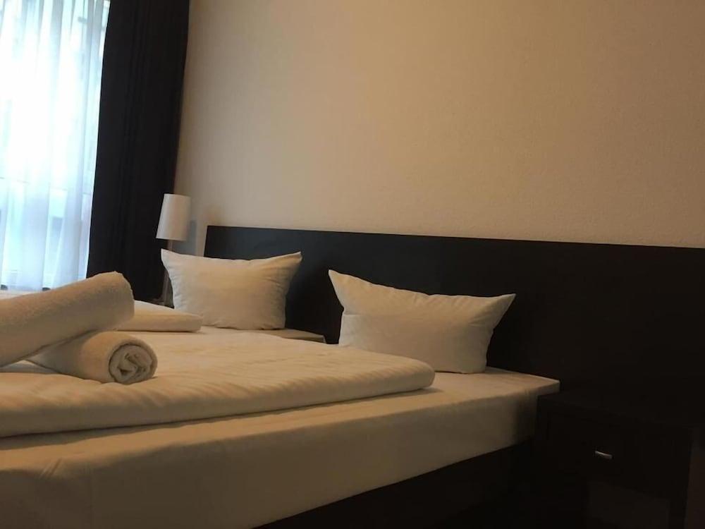 Mosel Hotel Франкфурт на Майн Екстериор снимка