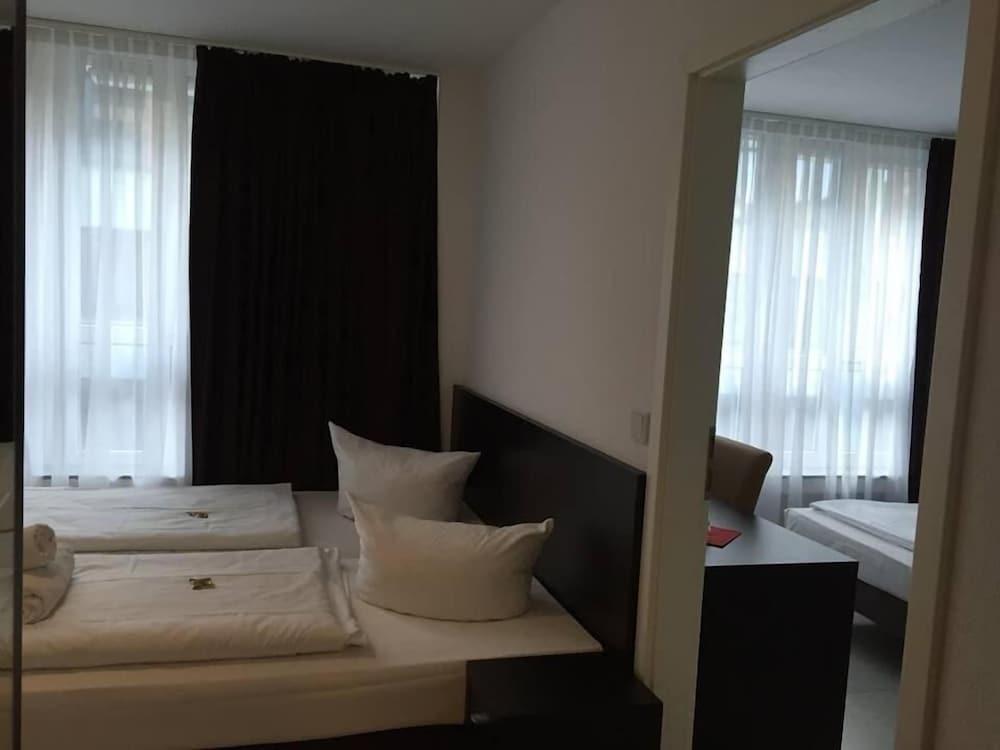 Mosel Hotel Франкфурт на Майн Екстериор снимка