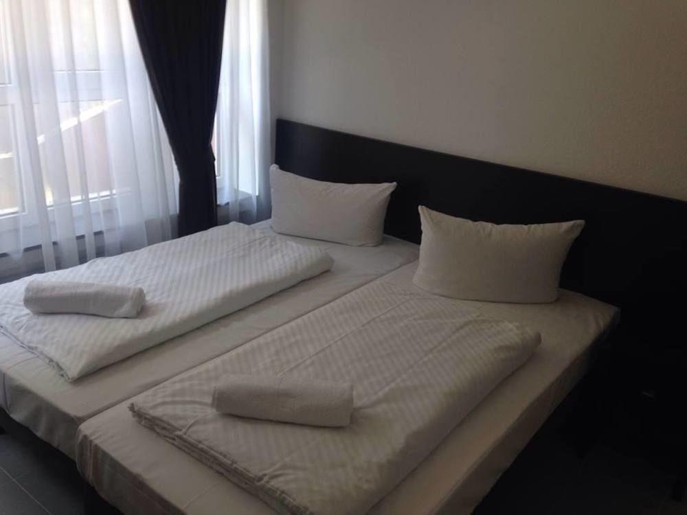 Mosel Hotel Франкфурт на Майн Екстериор снимка
