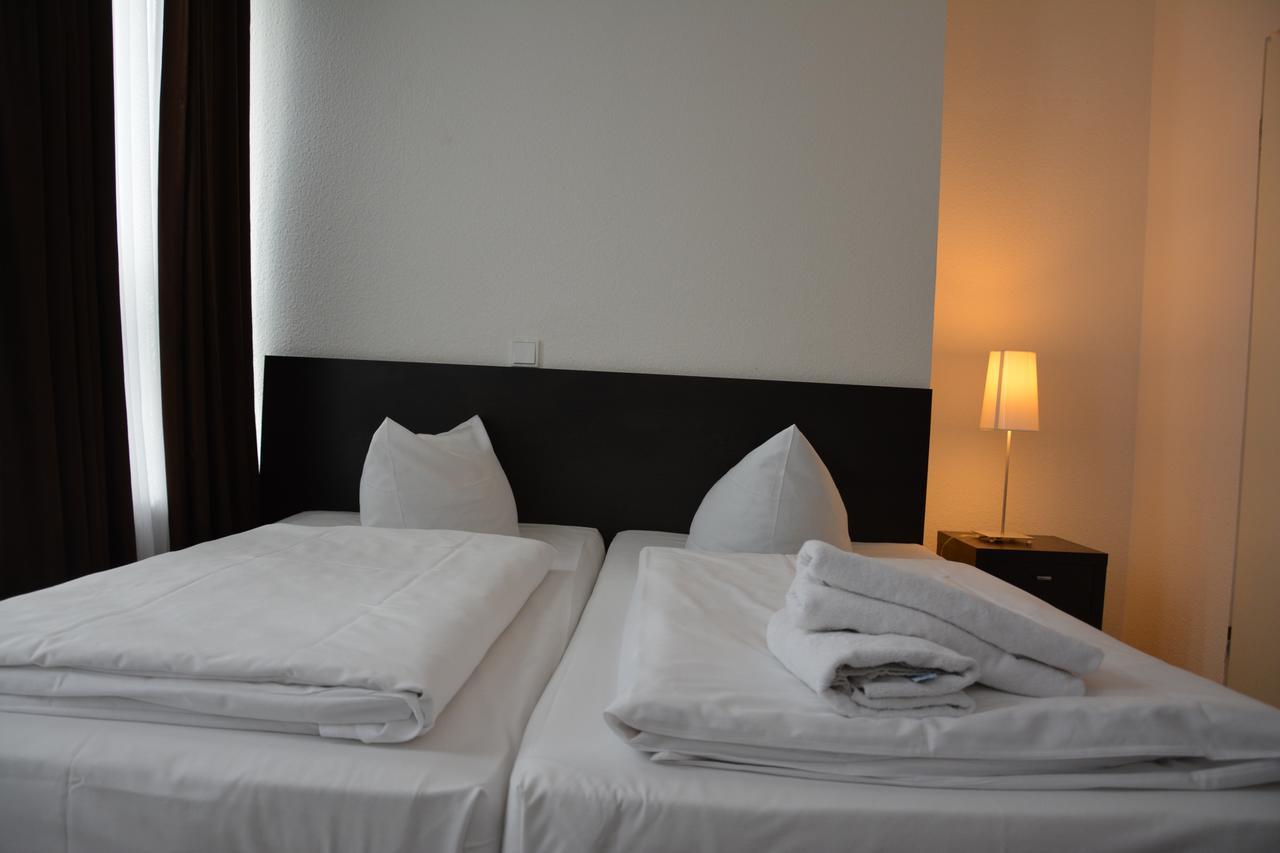 Mosel Hotel Франкфурт на Майн Екстериор снимка