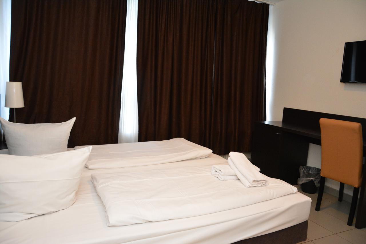 Mosel Hotel Франкфурт на Майн Екстериор снимка